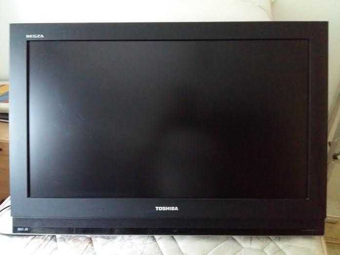 Toshiba Regza 32C3035DB Flat Screen TV