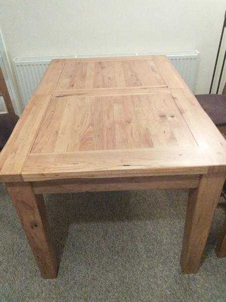 Toulouse solid oak extending dining table and six chairs in showroom condition