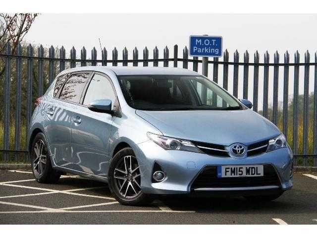 Toyota Auris 2015