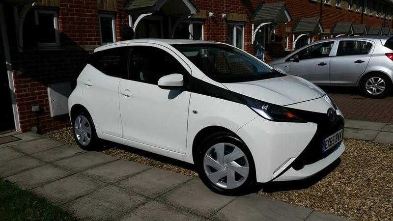 Toyota Aygo vvt-i x play (x-touch) 2015