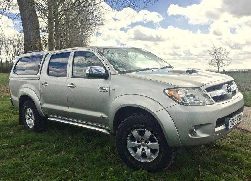 Toyota Hilux 3.0 Invincible DCab Pickup Truck Silver Manual 2008