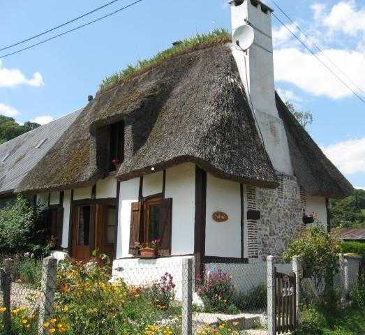 Traditional Normandy thatched cottage in Village near Honfleur - Pets Welcome - sleeps 46 - Wifi