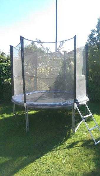 Trampoline (size 8 foot)