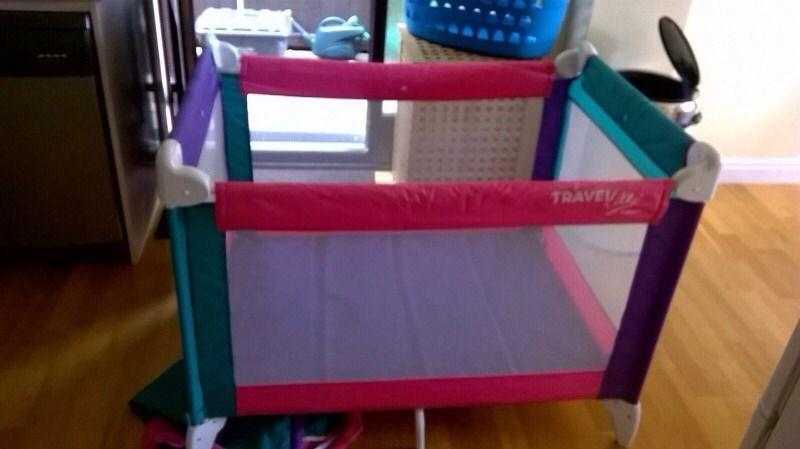 Travel cot in very Clean good condition.