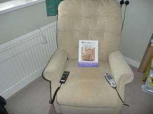 TREE SEATER SETTEE AND ONE CHAIR IMMMACULATE CONDITION