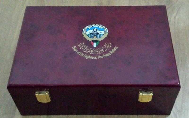 Trinket Box High Gloss Red Marble Effect Gold Colour Hinges Royal Crest Box