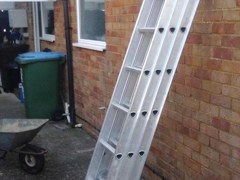 triple aluminium ladder