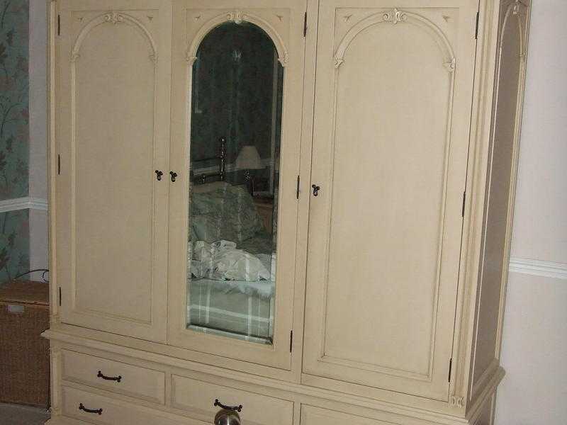 Triple distressed wooden wardrobe with mirror