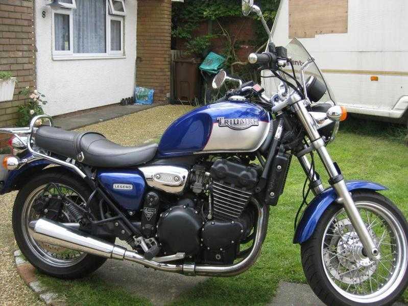 TRIUMPH Legend TT Deluxe 900