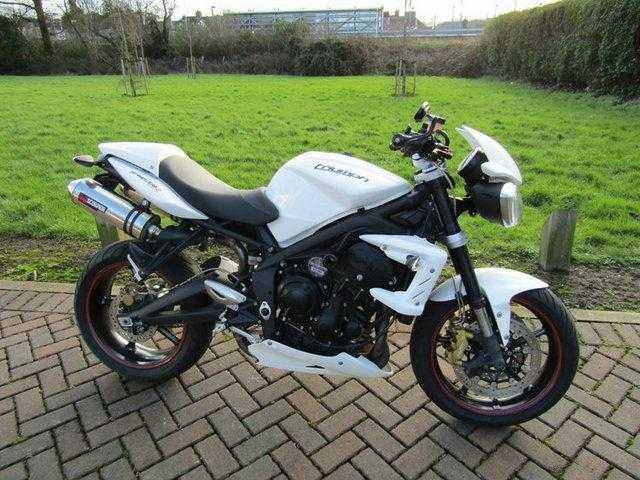 Triumph Street Triple 2011