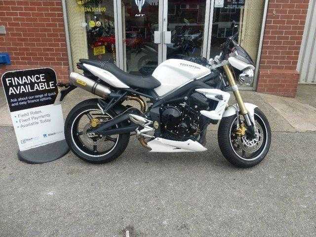 Triumph Street Triple 2011