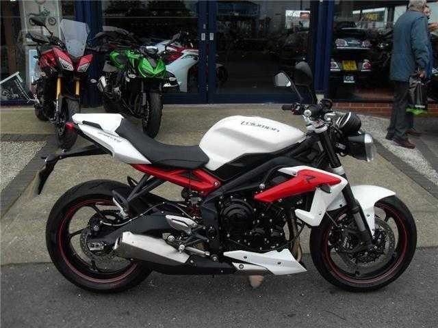 Triumph Street Triple 2014