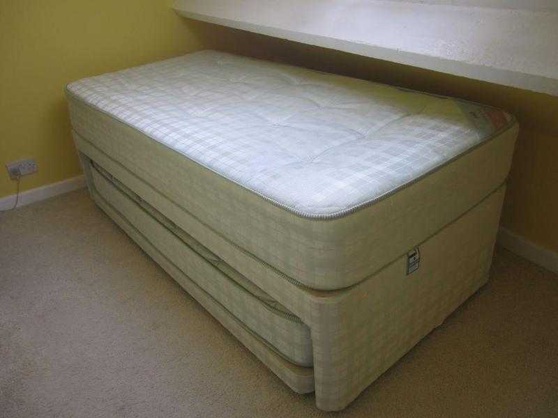 Trundle bed excellent condition