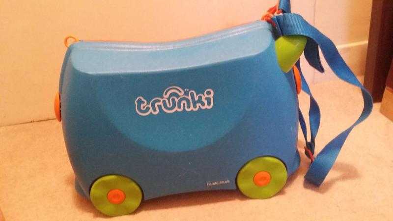 Trunki original blue ride-on-Suitcase Child039s Holiday Case Luggage