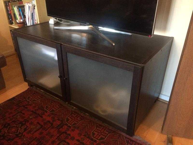 Tv bench with shelves