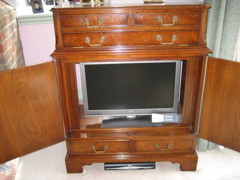 TV  DVD  HiFi Cabinet