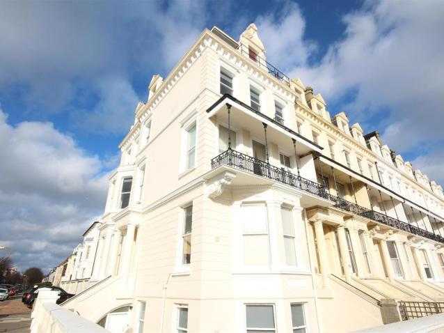 Two bedroom flat to rent on Hove seafront