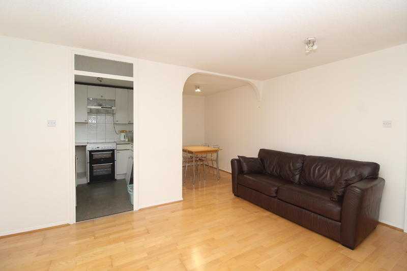 Two bedroom only 5 minutes walk to Walthamstow station for 1250 Free car park Amazing occasion