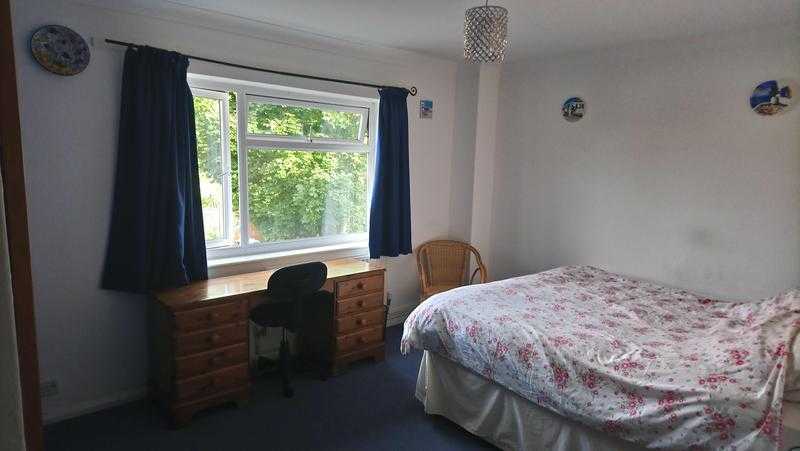 Two Double Student Rooms available, -  suit Northbrook University.