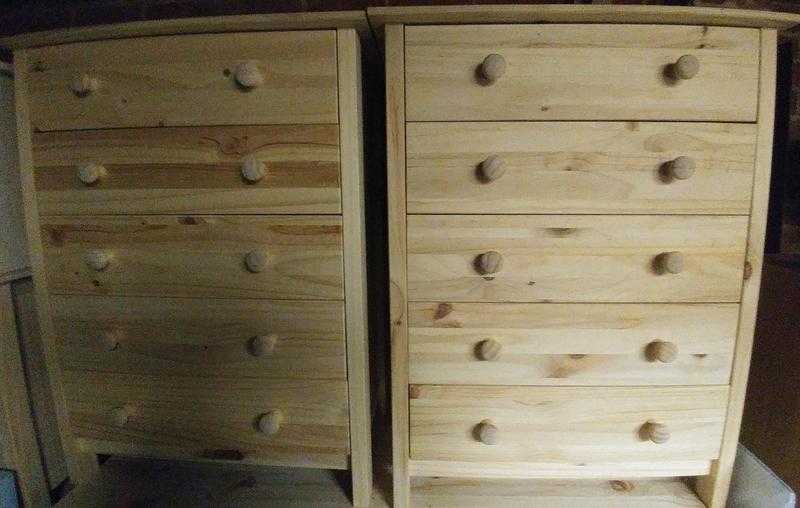 Two pine chest of drawers