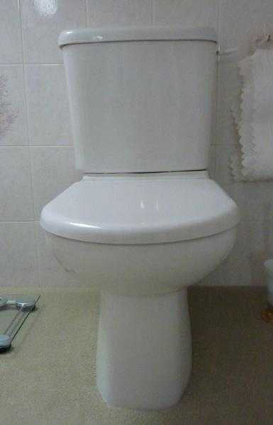 Twyfords Toilet with seat amp lid, in white