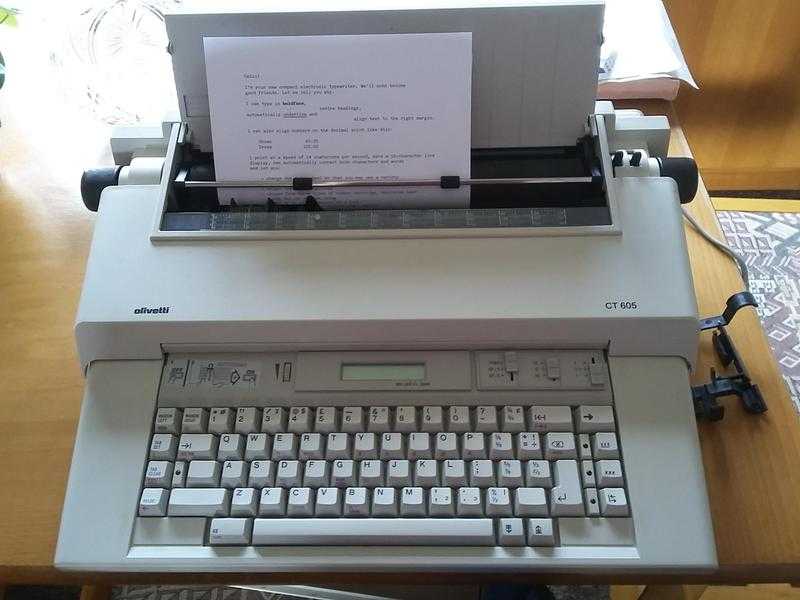 Typewriter Olivetti Electronic CT605