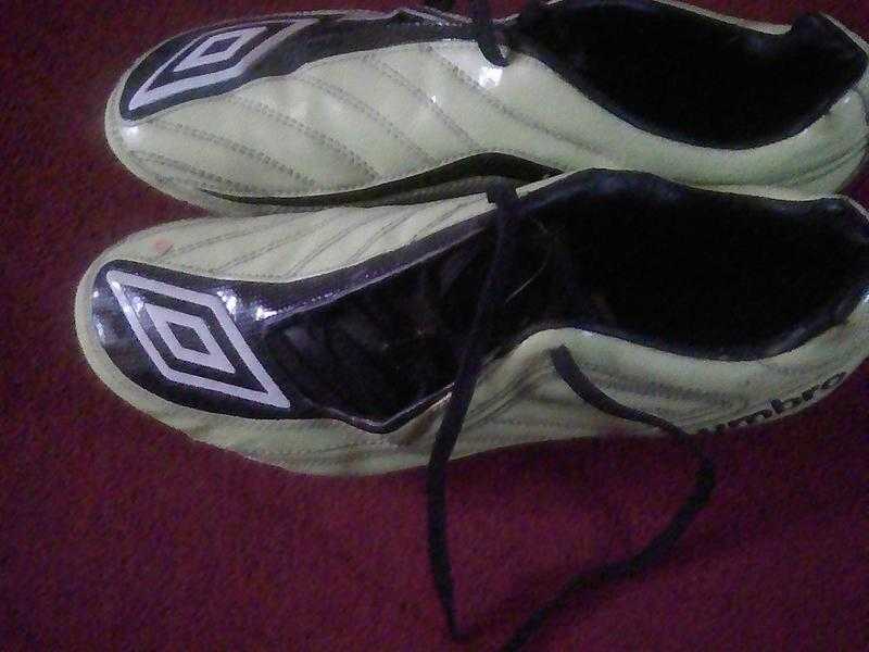 umbro football boots