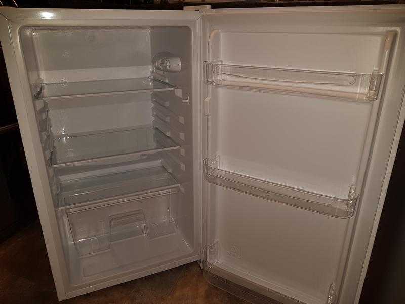 undercounter fridge(delivery available)