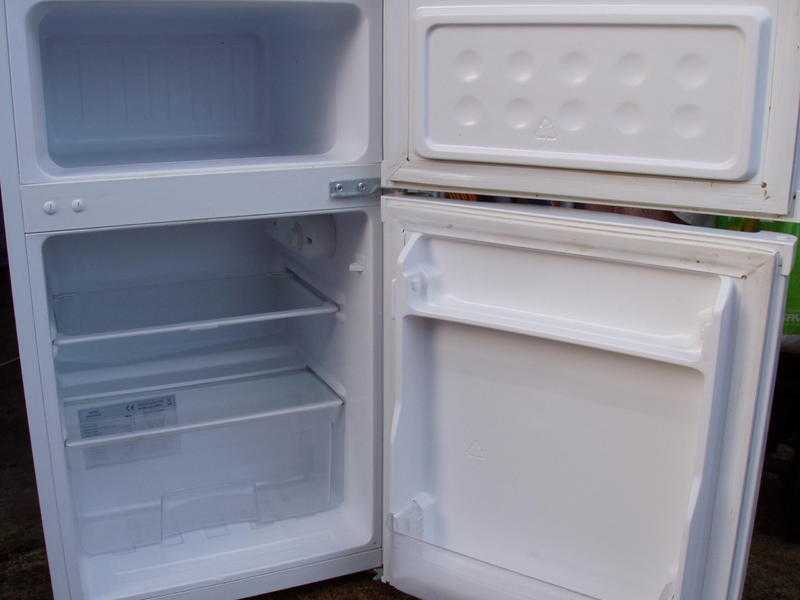 UNDERWORK TOP FRIDGEFREEZER, EXCELLENT CONDITION