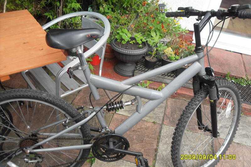unisex mountain bike nothing special good for work or university