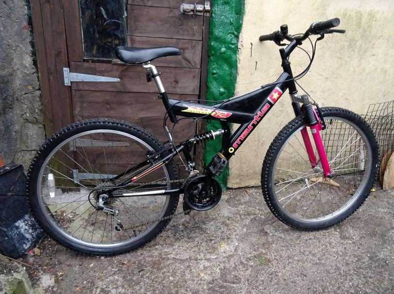 Universal Mantis gents mountain bike