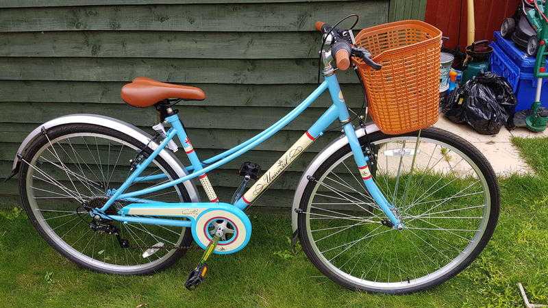 Universal stirling 700c hybrid bike womens