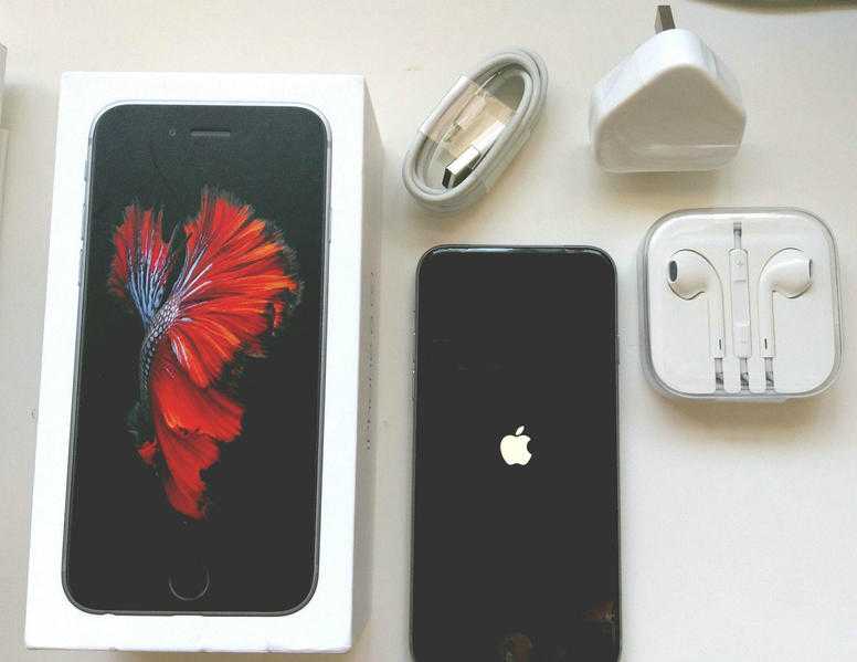 Unlocked Apple iPhone 6s - 64GB - Space Grey