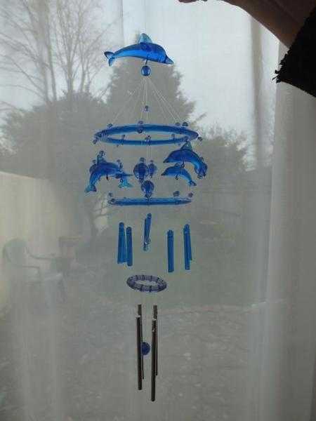 UNUSUAL STUNNING WIND CHIME AS GOOD AS NEW, WILL BRIGHTEN UP ANY PATIO, CONSERVATORY, KIDS ROOM