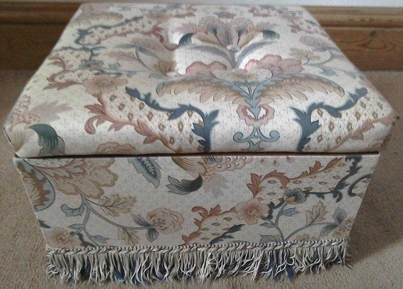 Upholstered storage boxfootstoollow seat