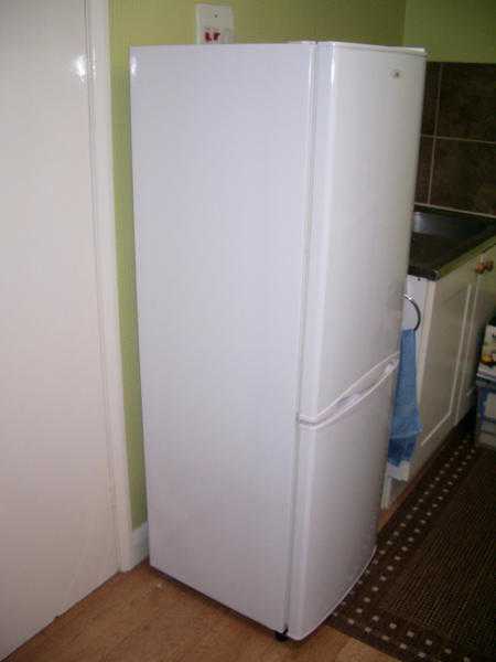 UPRIGHT FRIDGE FREEZER - quotLogikquot GOOD WORKING ORDER - CLEAN amp TIDY INSIDE.