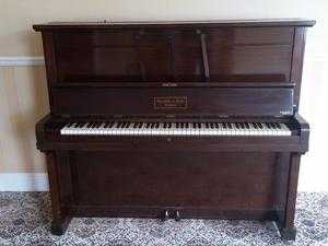Upright piano