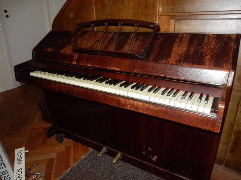 Upright piano