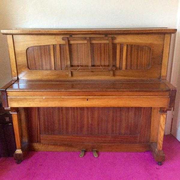 Upright piano