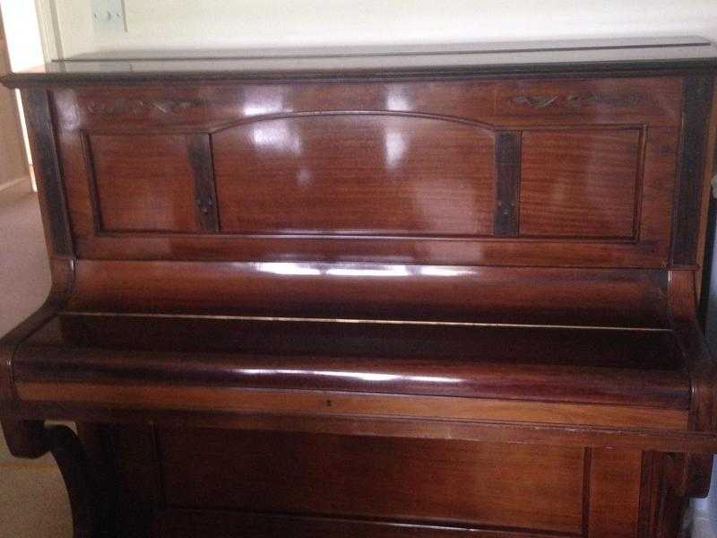 Upright piano