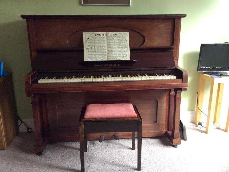 Upright piano