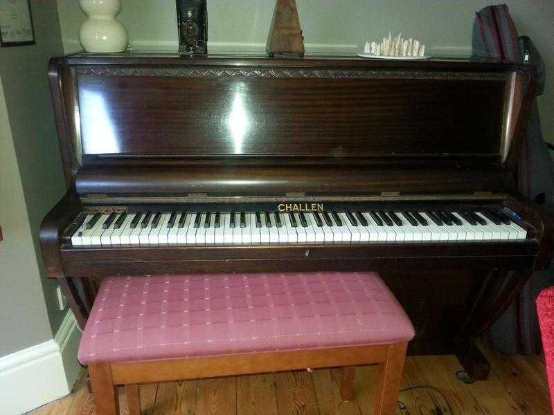 Upright piano - Challen