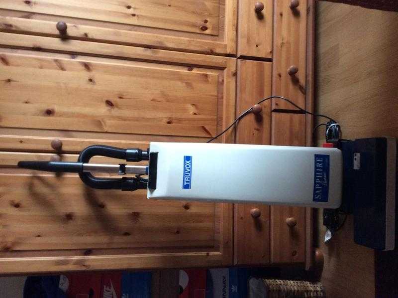 Upright vacuum cleaner