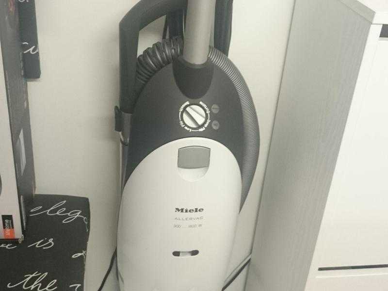 Upright vacuum cleaner Miele