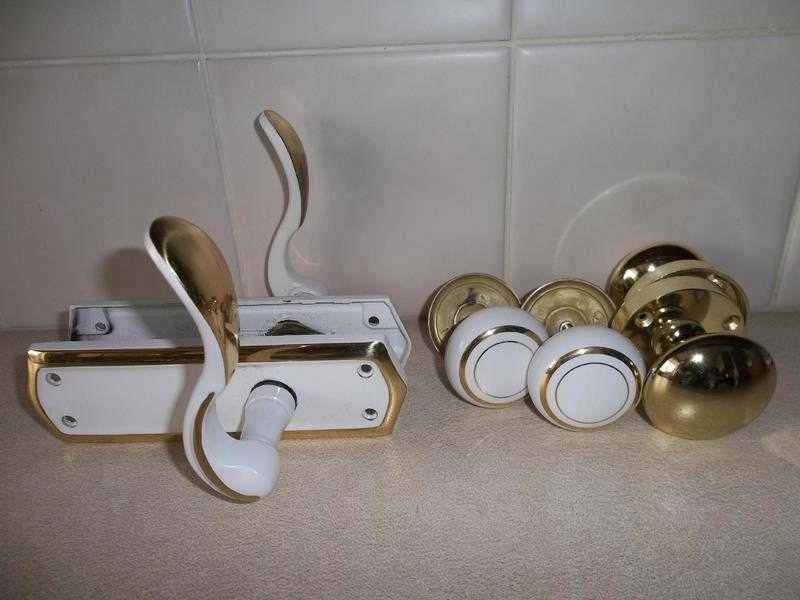USED DOOR HANDLES AND KNOBS