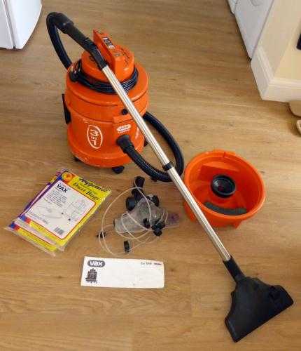 VAX wet and dry vacuum cleaner