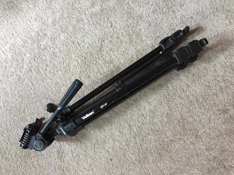 VELBON CAMERA TRIPOD