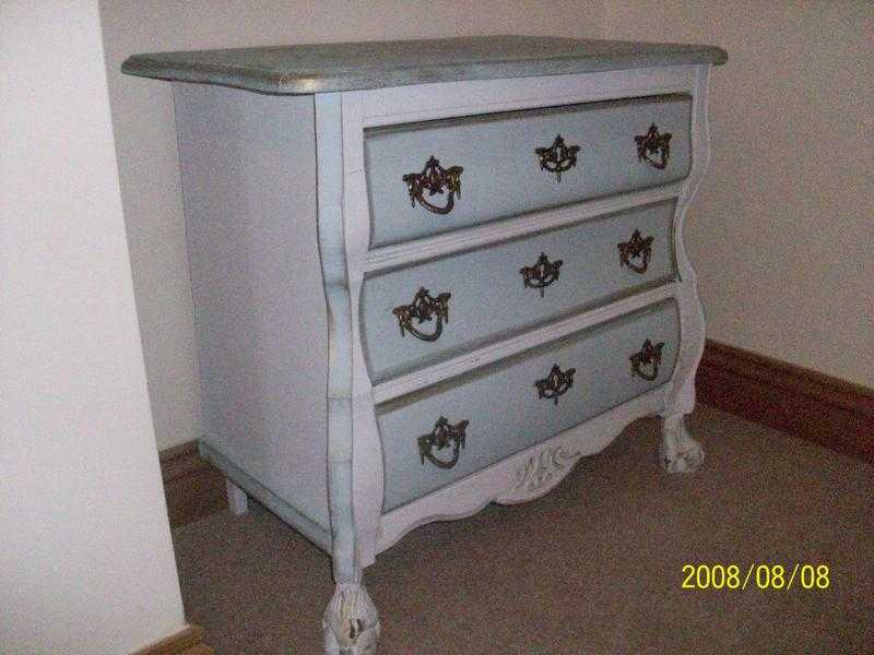 very attractive french chest of drawers - see photos