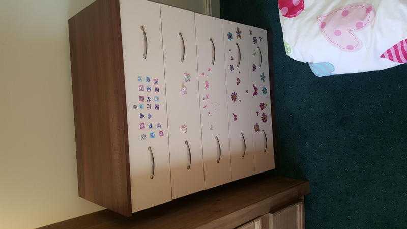 Very good condition chest of drawers