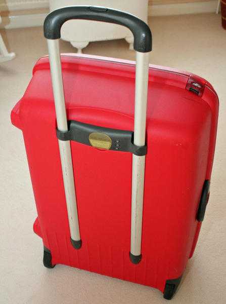 Very Large Pull Along Samsonite Suitcase, Only used once